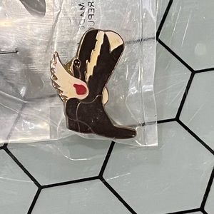 COWBOY BOOT PIN w/ wings